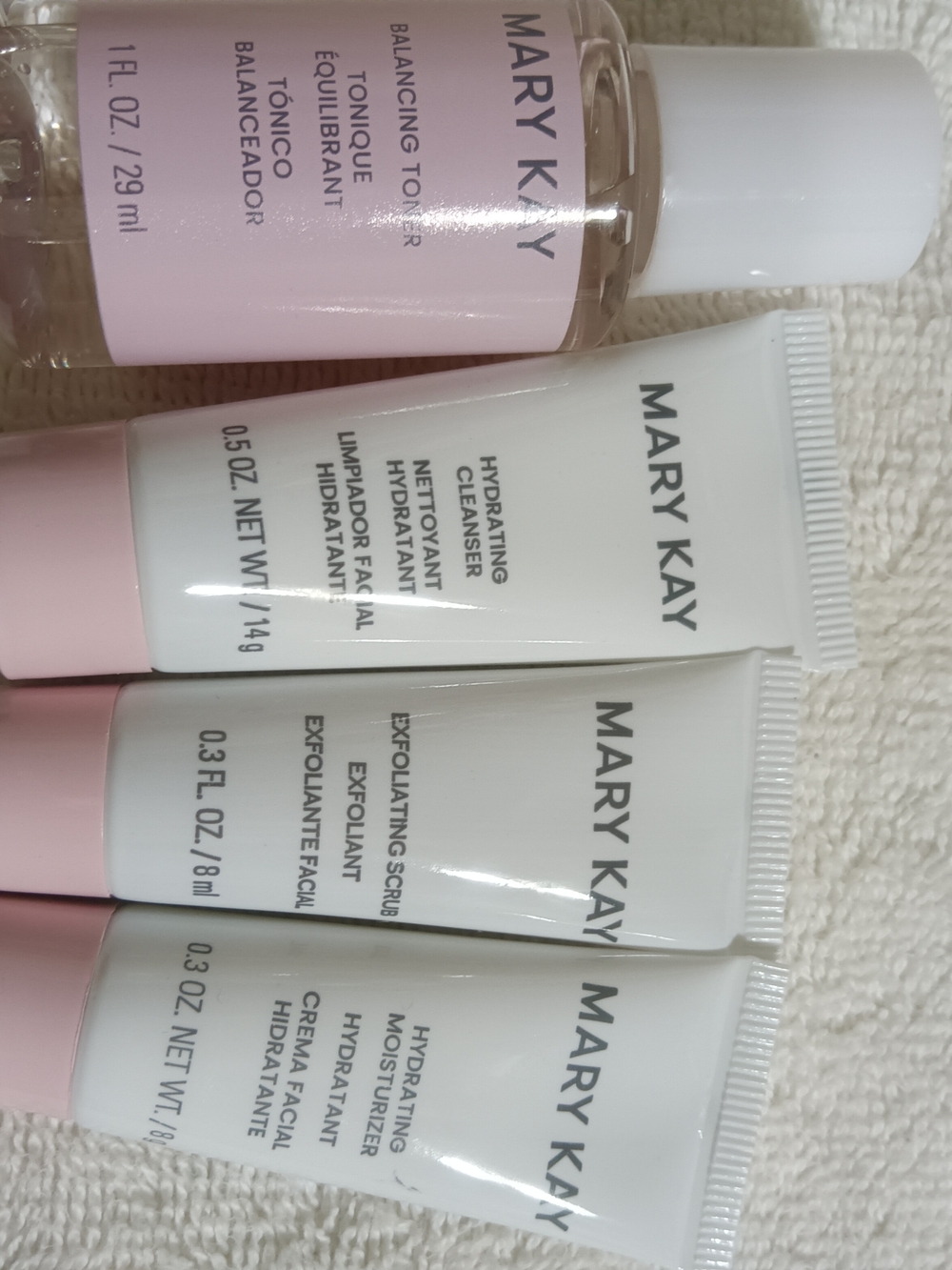 Mary Kay Hydrating Cleanser & Moisturizer Travel Skincare Set - Pink/White